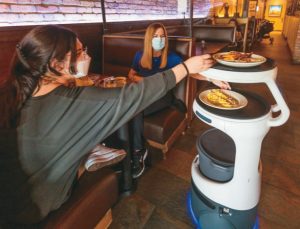 美國餐廳人手短缺 機器人來幫忙