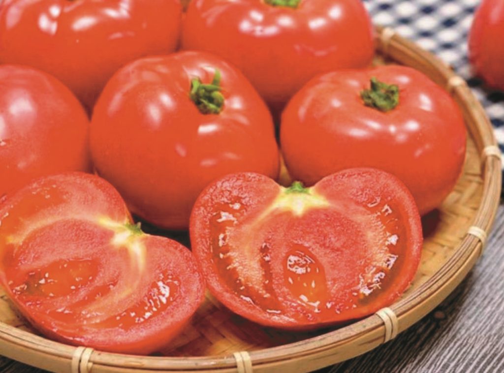 番茄果實柔嫩多汁，具有多個種子，是典型的漿果。