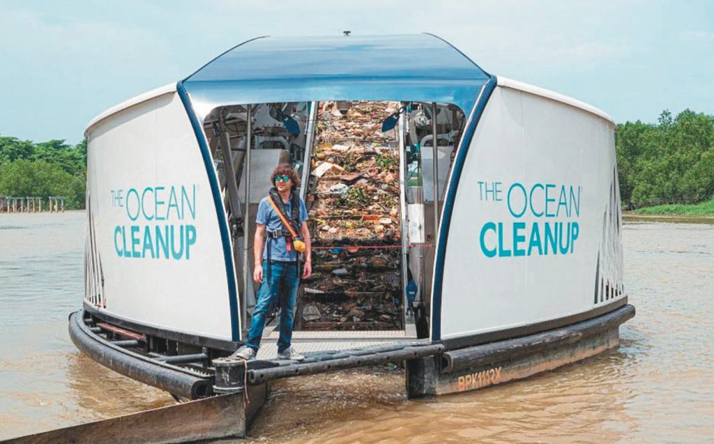 Boyan-Slat和他的海洋吸塵器。圖／The-Ocean-Cleanup