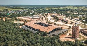 泰失聰建築師 拿大象糞磚蓋教堂