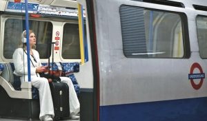 倫敦地鐵宣導 拒當擴音仔